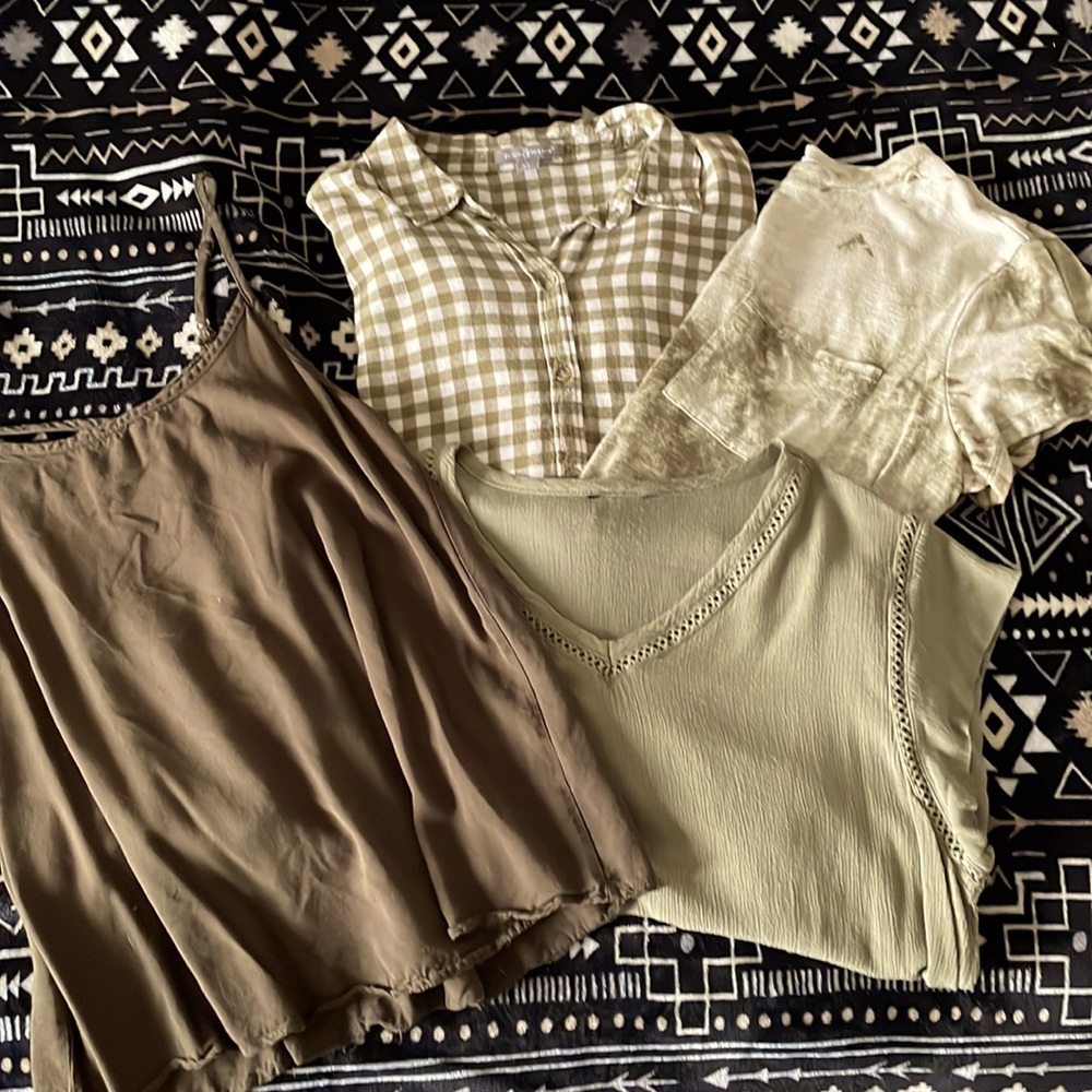 Green T shirt bundle size M